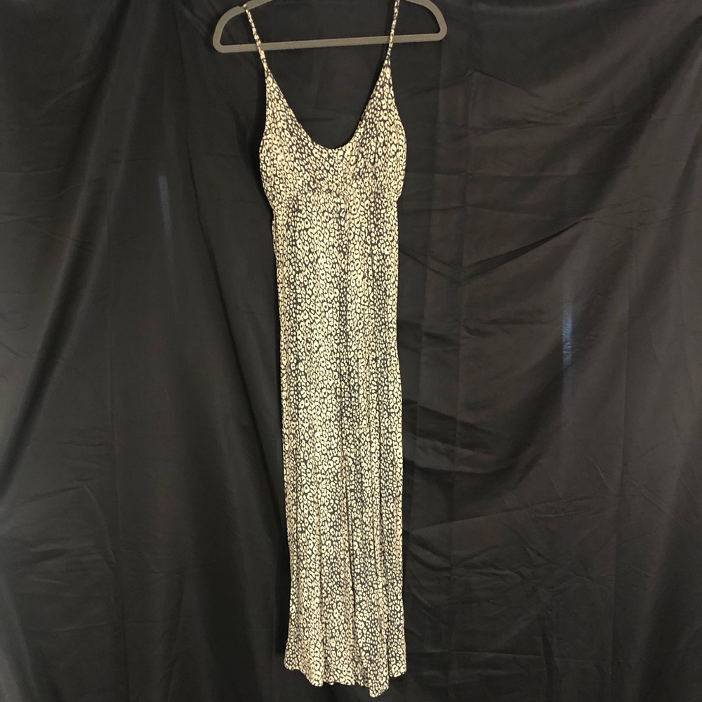 Beautiful midi dress. White Leopard print